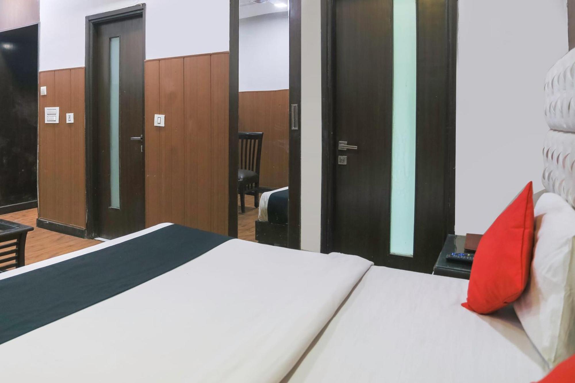 Hotel O Parktel Indirapuram Exterior foto
